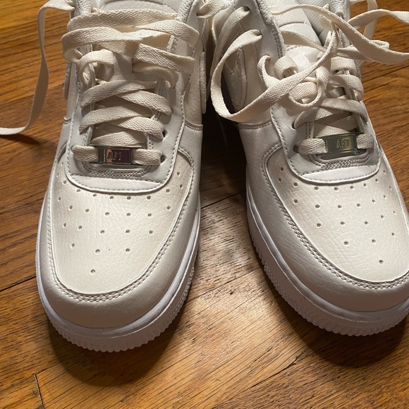 Nike Women’s Air Force 1 07 sneakers - size 8 - NWOT - Picture 6 of 7